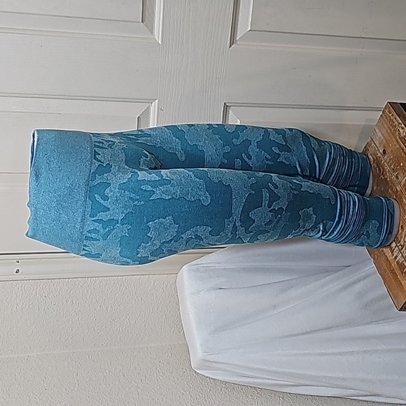 BEE FIT Army Seamless Leggings - Picture 3 of 9